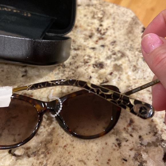 NWT COACH HC8247 CATEYE WOMEN’S SUNGLASSES WITH CASE AND CLEAN CLOTH - Picture 8 of 11